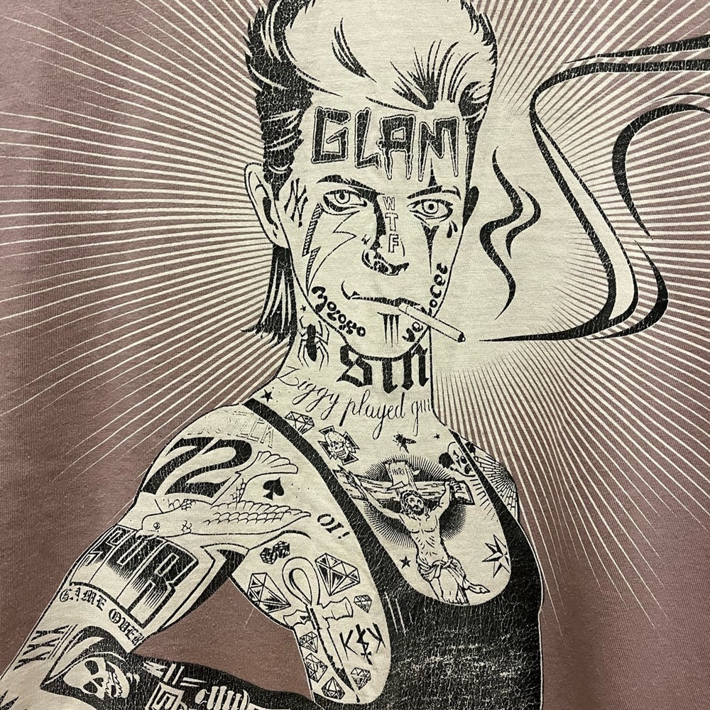 Men’s graphic tee used in excellent condition
